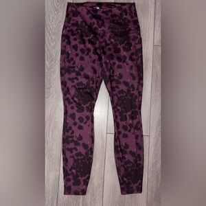 All In Motion Medium Athletic Leggings Purple & Black Animal Print Pockets EUC